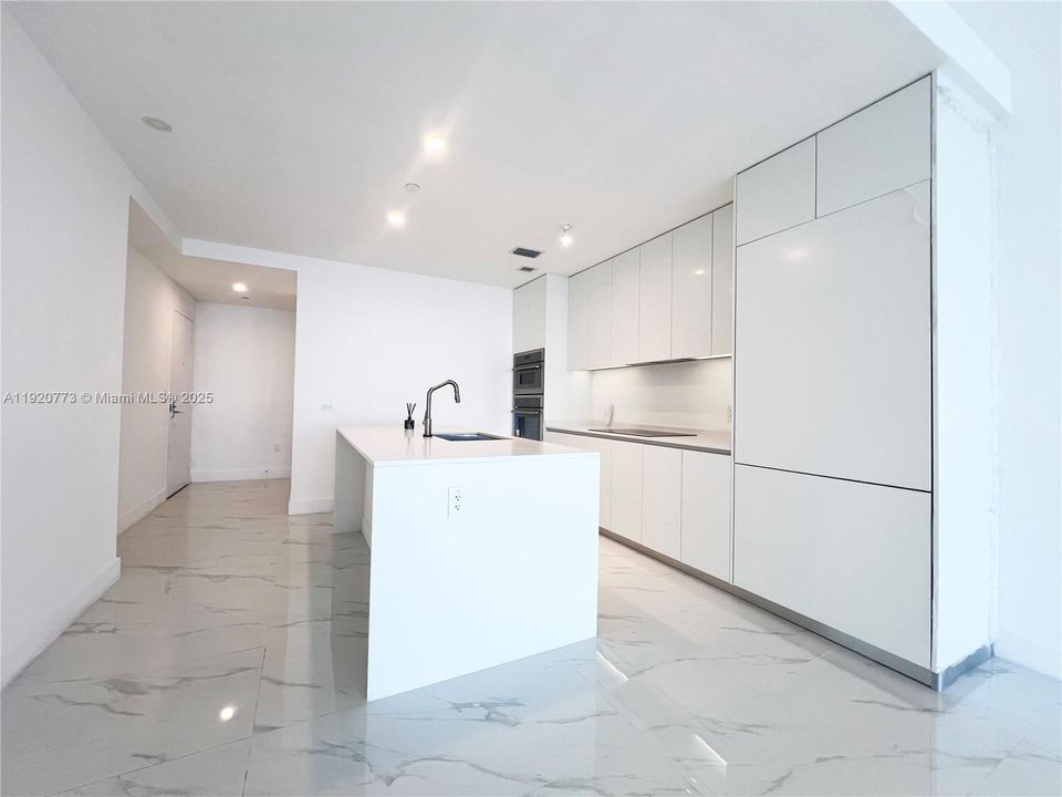 For Rent: $11,000 (3 beds, 3 baths, 1648 Square Feet)