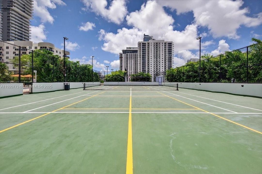 For Rent: $11,000 (3 beds, 3 baths, 1648 Square Feet)