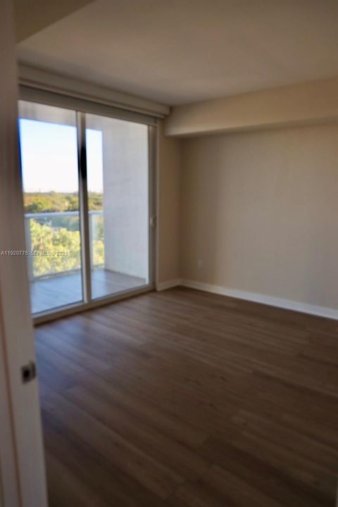 For Sale: $440,000 (1 beds, 1 baths, 672 Square Feet)