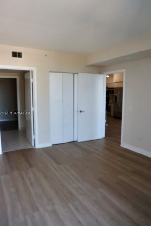 For Sale: $440,000 (1 beds, 1 baths, 672 Square Feet)