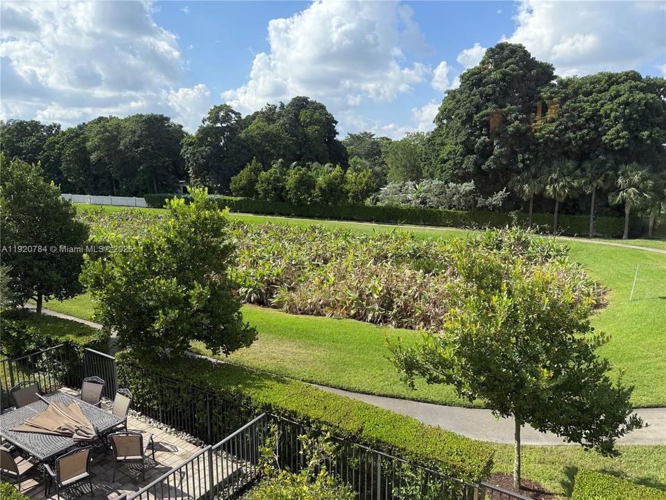 For Sale: $525,000 (3 beds, 2 baths, 1610 Square Feet)