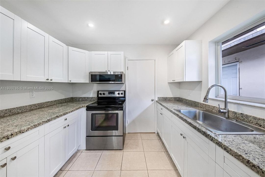 For Sale: $1,250,000 (0 beds, 0 baths, 4104 Square Feet)