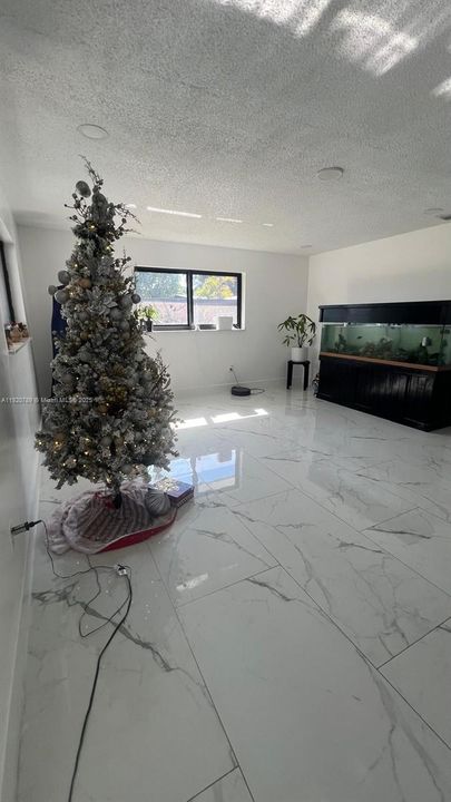 For Sale: $900,000 (3 beds, 2 baths, 1860 Square Feet)