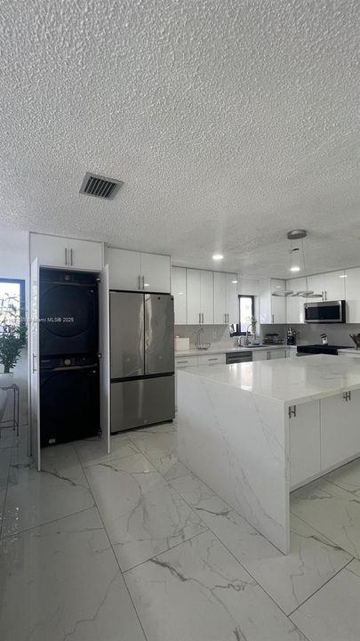 For Sale: $900,000 (3 beds, 2 baths, 1860 Square Feet)