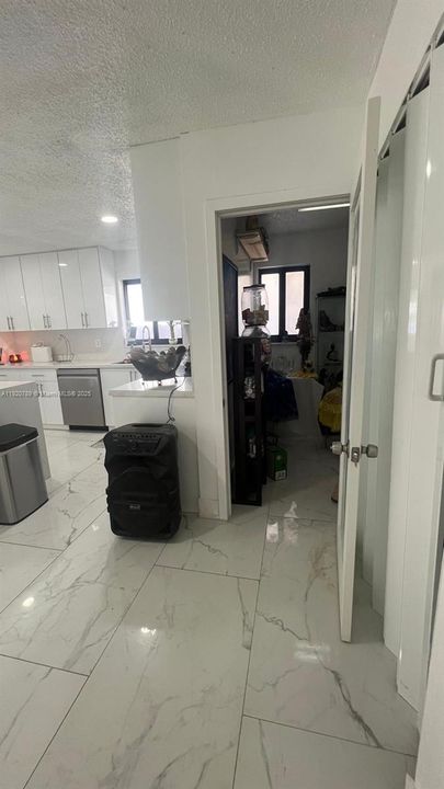 For Sale: $900,000 (3 beds, 2 baths, 1860 Square Feet)