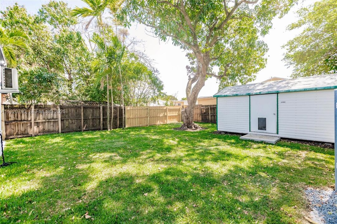 For Sale: $725,000 (3 beds, 2 baths, 1304 Square Feet)