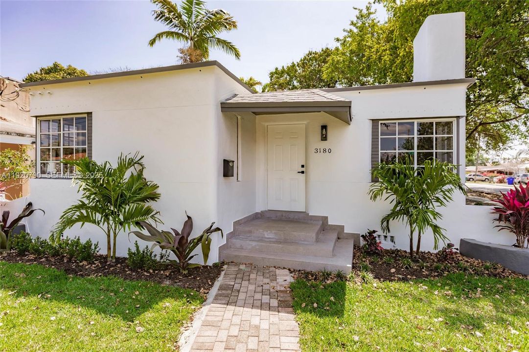 For Sale: $725,000 (3 beds, 2 baths, 1304 Square Feet)