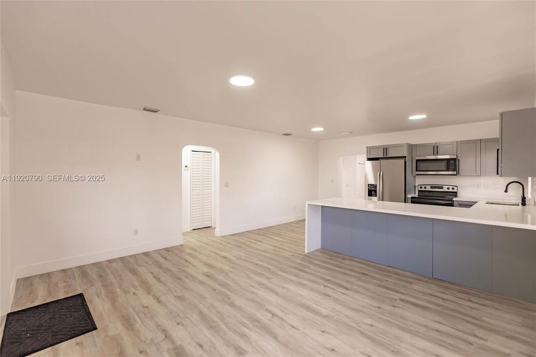 For Sale: $725,000 (3 beds, 2 baths, 1304 Square Feet)