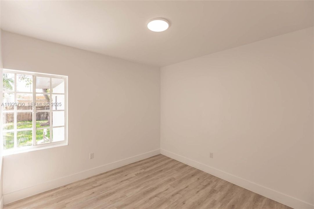 For Sale: $725,000 (3 beds, 2 baths, 1304 Square Feet)