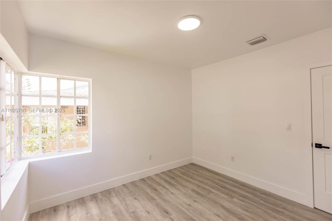 For Sale: $725,000 (3 beds, 2 baths, 1304 Square Feet)