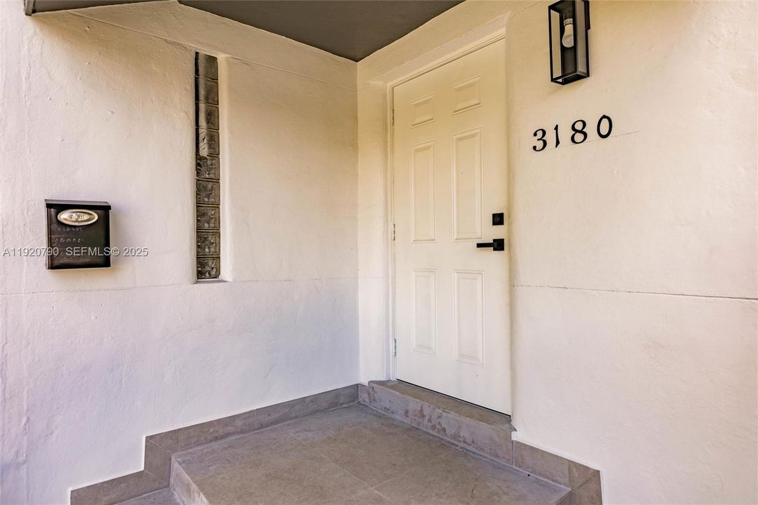 For Sale: $725,000 (3 beds, 2 baths, 1304 Square Feet)