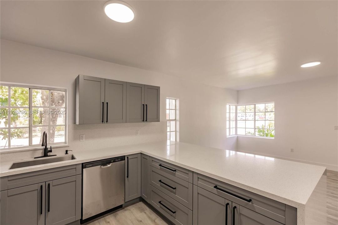 For Sale: $725,000 (3 beds, 2 baths, 1304 Square Feet)