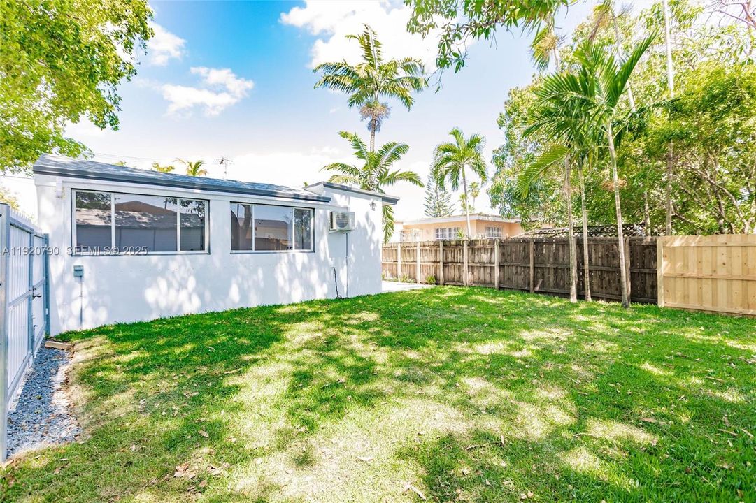 For Sale: $725,000 (3 beds, 2 baths, 1304 Square Feet)