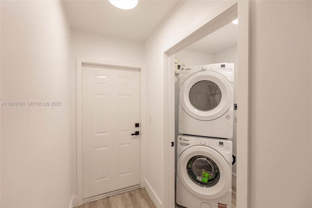 For Sale: $725,000 (3 beds, 2 baths, 1304 Square Feet)