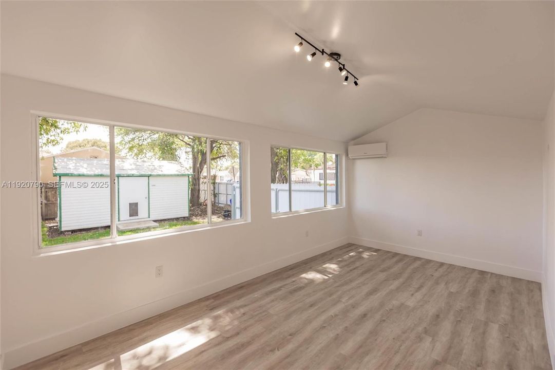 For Sale: $725,000 (3 beds, 2 baths, 1304 Square Feet)