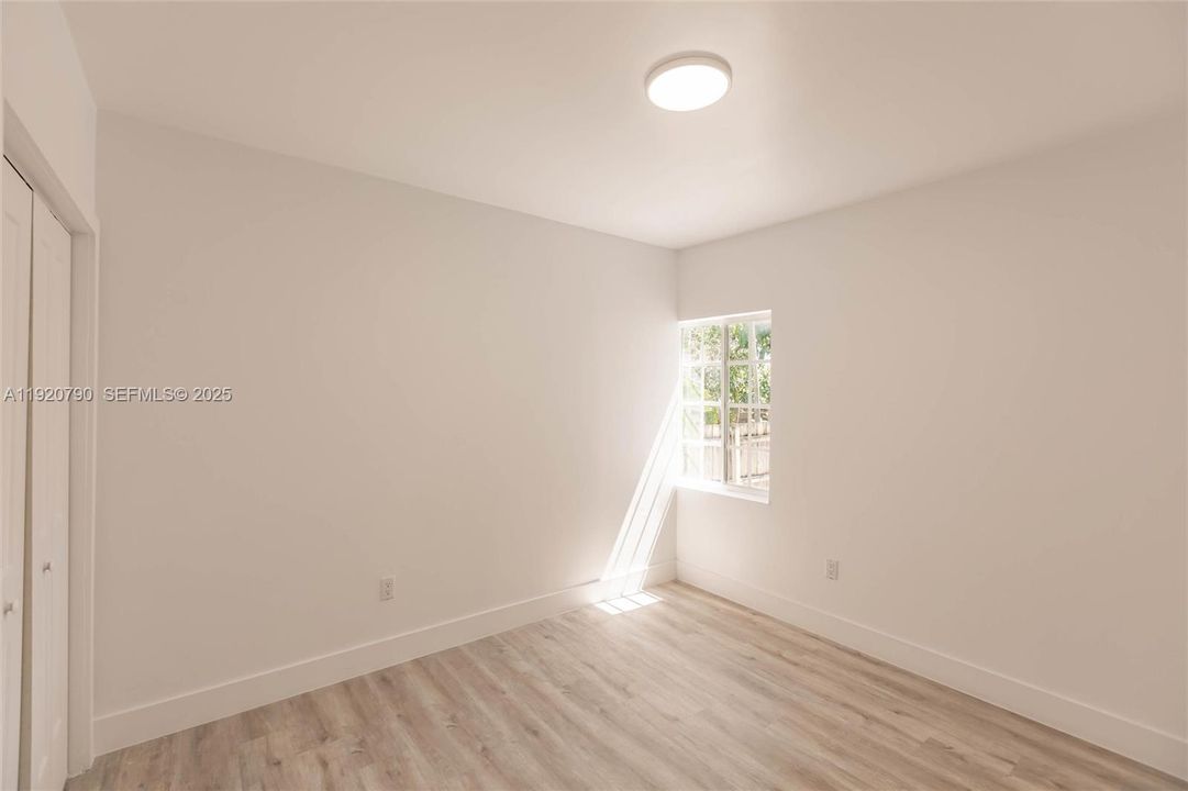 For Sale: $725,000 (3 beds, 2 baths, 1304 Square Feet)