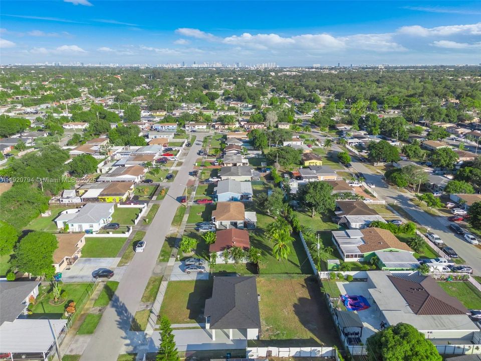 For Sale: $555,000 (3 beds, 1 baths, 1014 Square Feet)