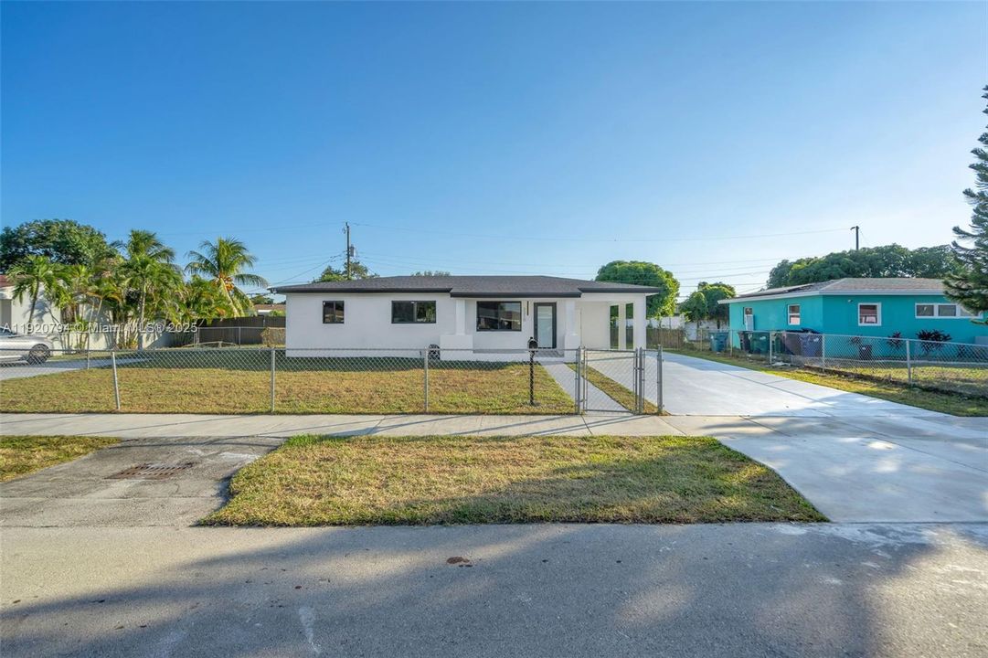 For Sale: $555,000 (3 beds, 1 baths, 1014 Square Feet)