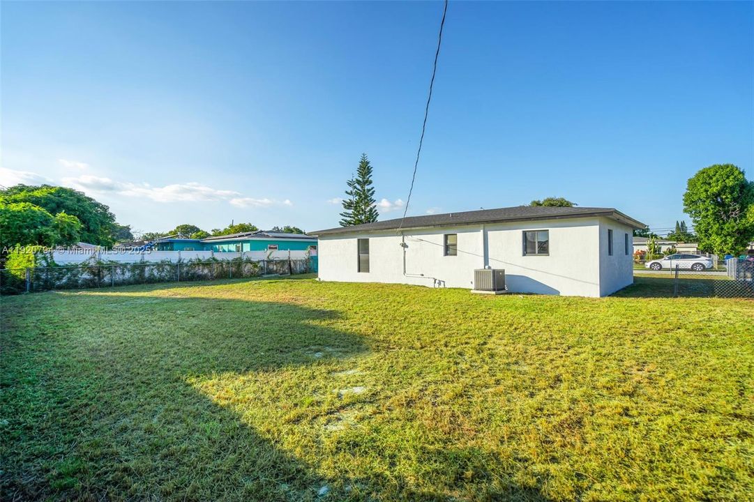 For Sale: $555,000 (3 beds, 1 baths, 1014 Square Feet)