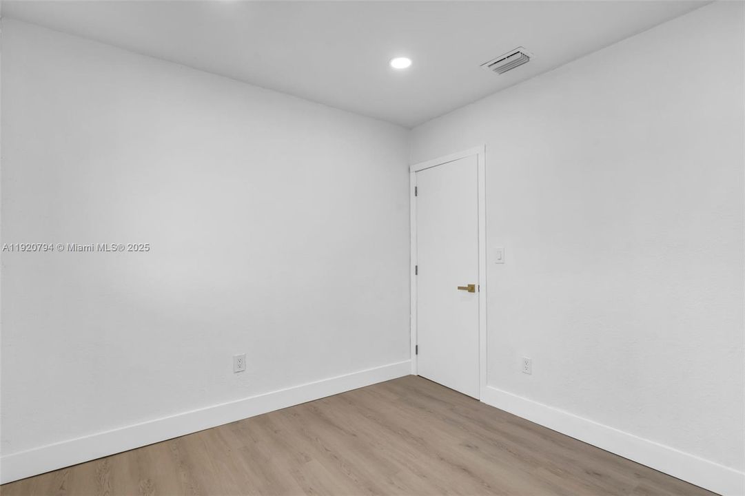 For Sale: $555,000 (3 beds, 1 baths, 1014 Square Feet)