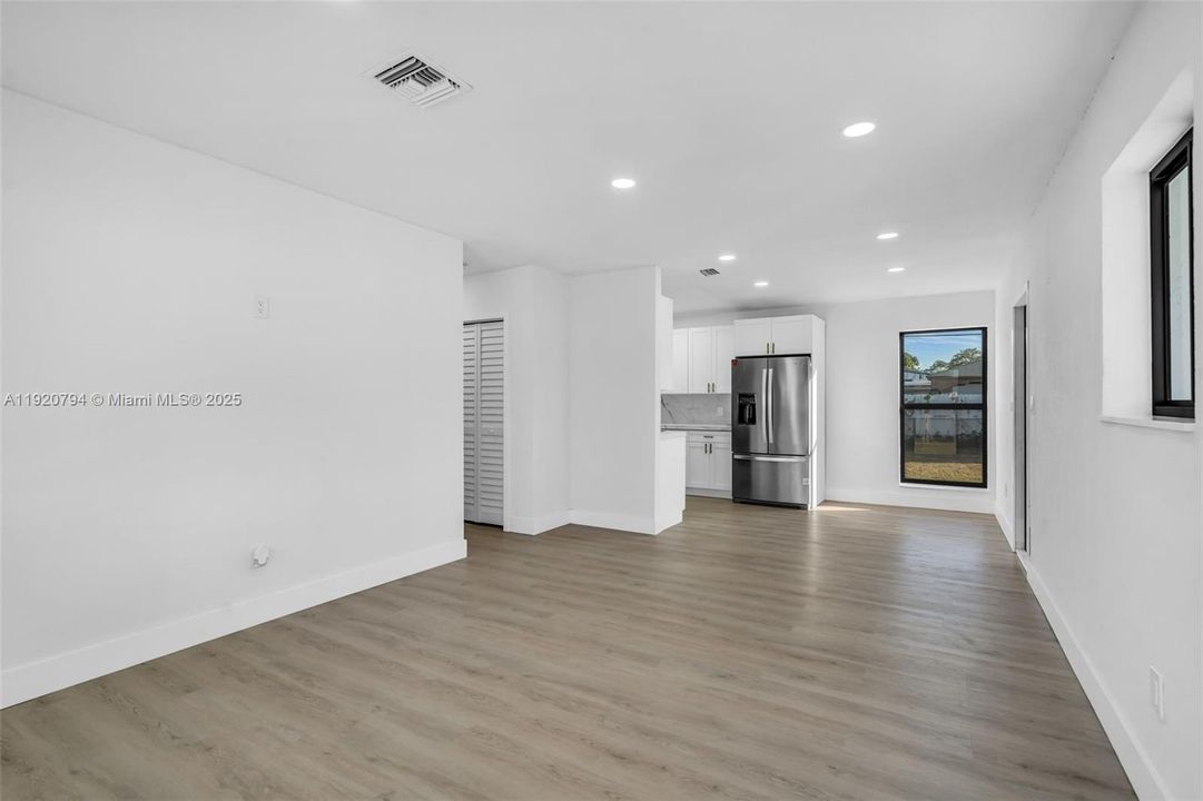 For Sale: $555,000 (3 beds, 1 baths, 1014 Square Feet)