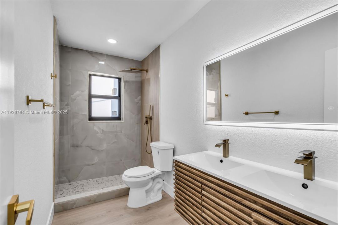 For Sale: $555,000 (3 beds, 1 baths, 1014 Square Feet)