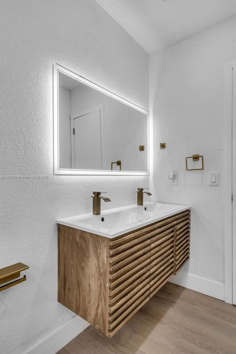 For Sale: $555,000 (3 beds, 1 baths, 1014 Square Feet)