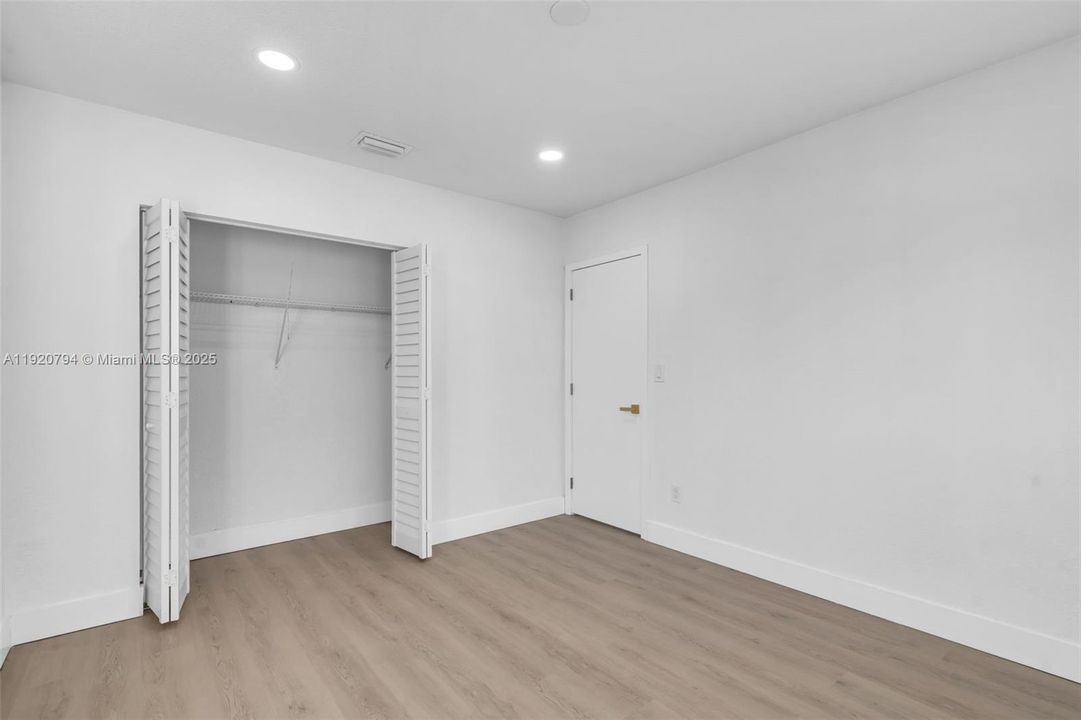 For Sale: $555,000 (3 beds, 1 baths, 1014 Square Feet)