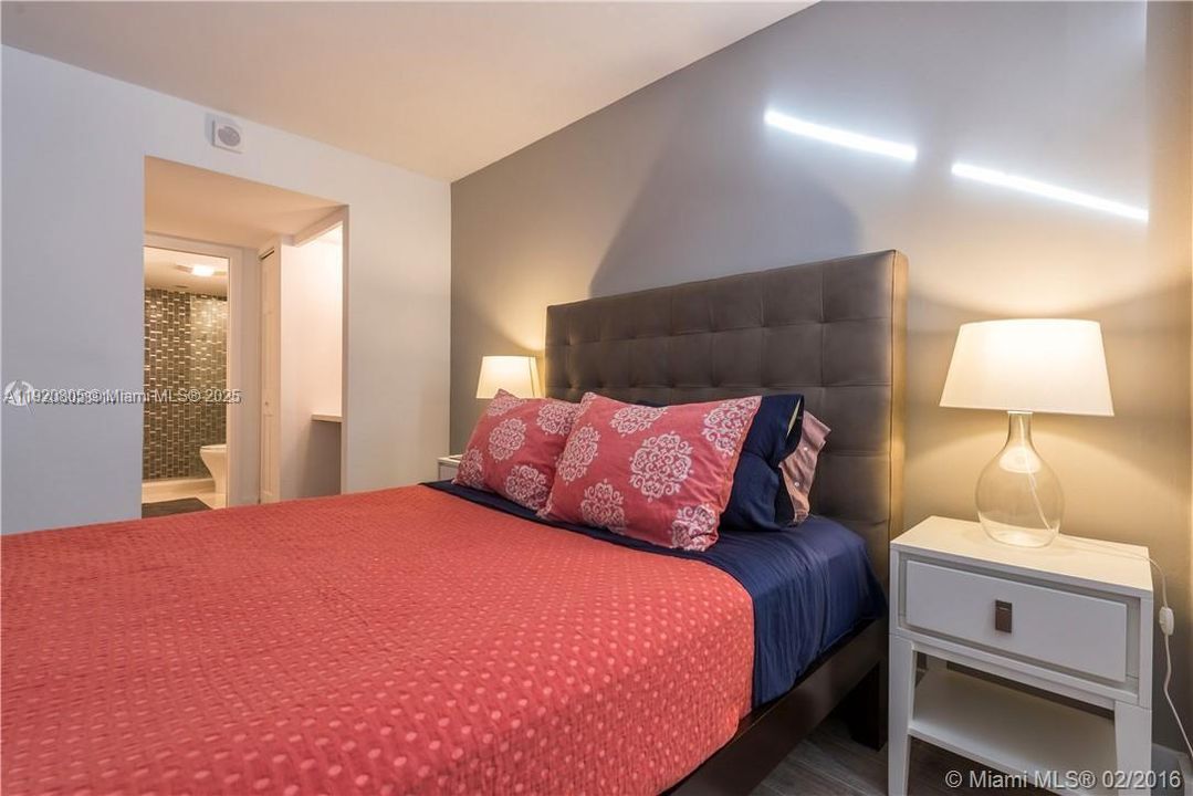 For Sale: $479,000 (1 beds, 1 baths, 659 Square Feet)