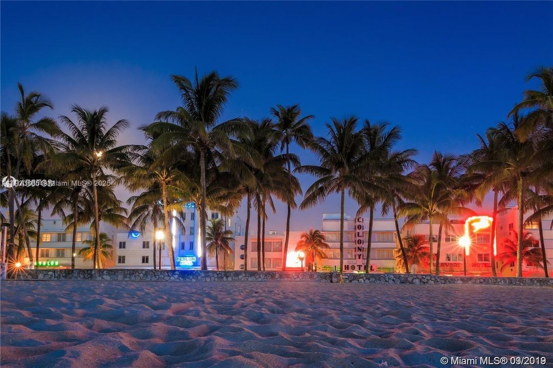 For Sale: $479,000 (1 beds, 1 baths, 659 Square Feet)