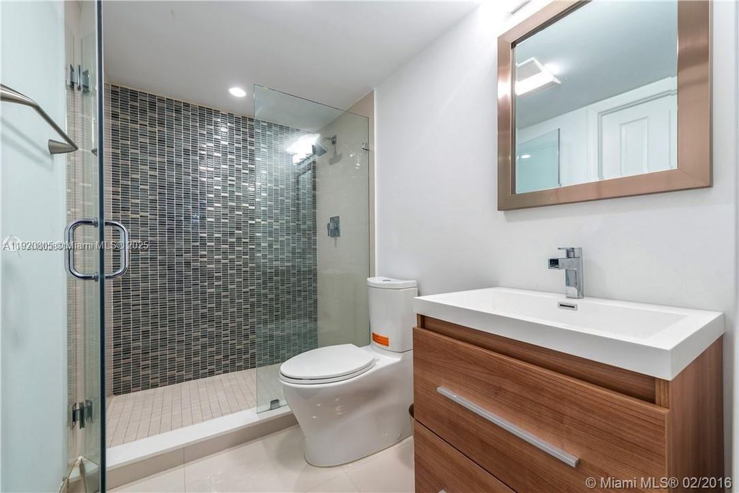 For Sale: $479,000 (1 beds, 1 baths, 659 Square Feet)