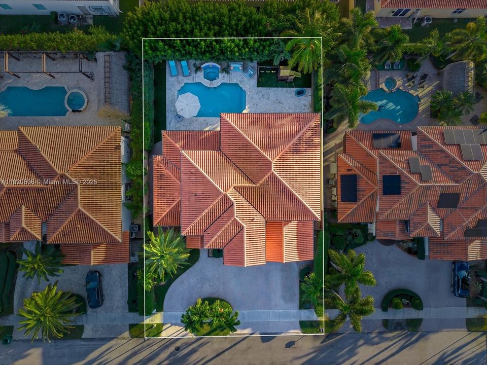 Activo con contrato: $1,300,000 (6 camas, 5 baños, 3119 Pies cuadrados)