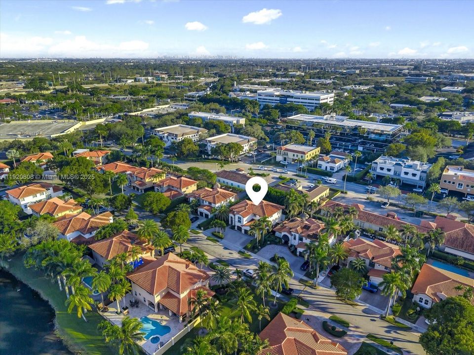 Activo con contrato: $1,300,000 (6 camas, 5 baños, 3119 Pies cuadrados)