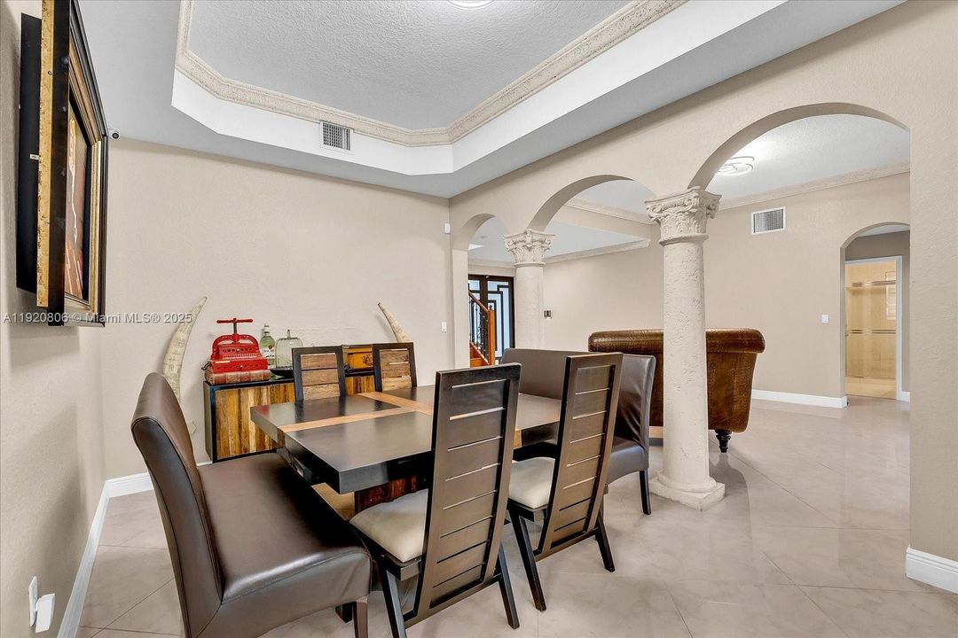 Activo con contrato: $1,300,000 (6 camas, 5 baños, 3119 Pies cuadrados)