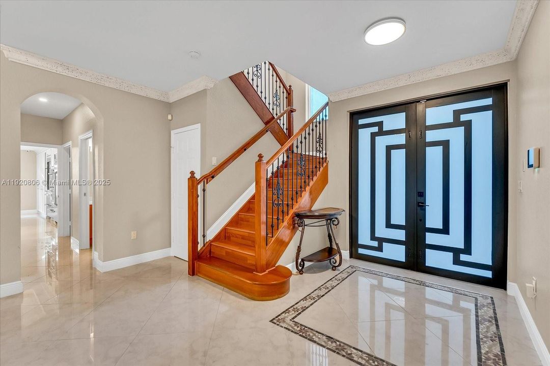 Activo con contrato: $1,300,000 (6 camas, 5 baños, 3119 Pies cuadrados)