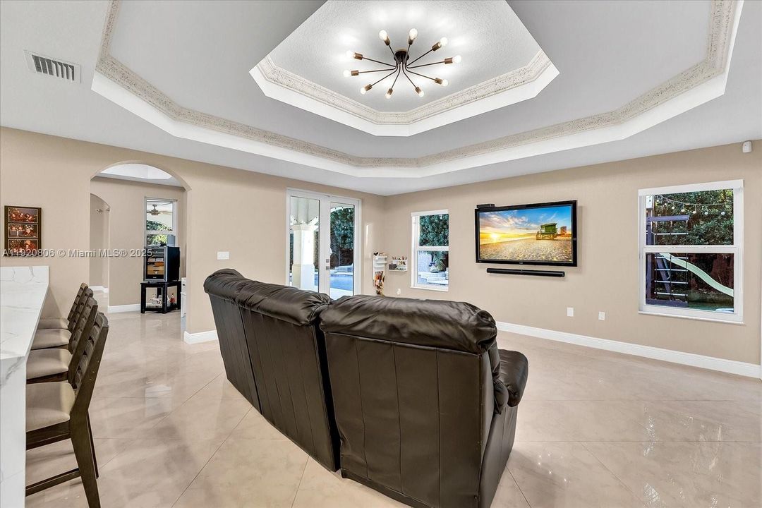 Activo con contrato: $1,300,000 (6 camas, 5 baños, 3119 Pies cuadrados)