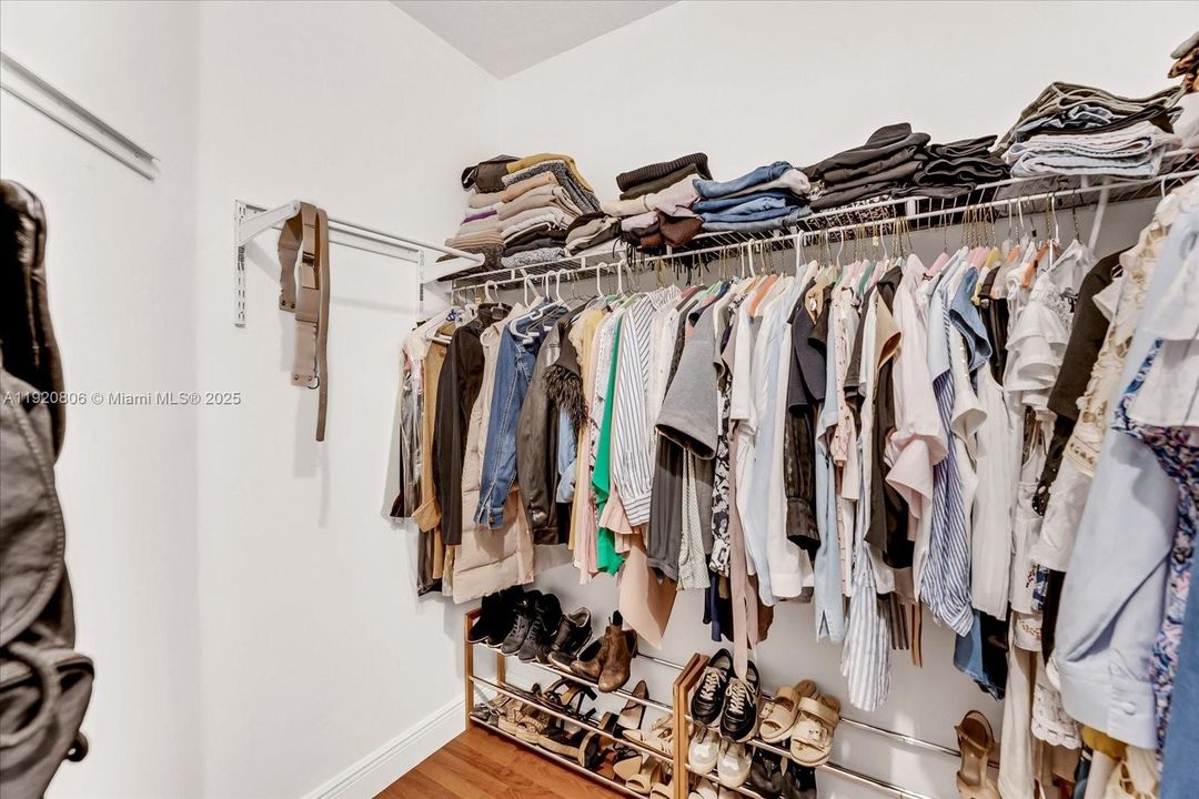 Activo con contrato: $1,300,000 (6 camas, 5 baños, 3119 Pies cuadrados)