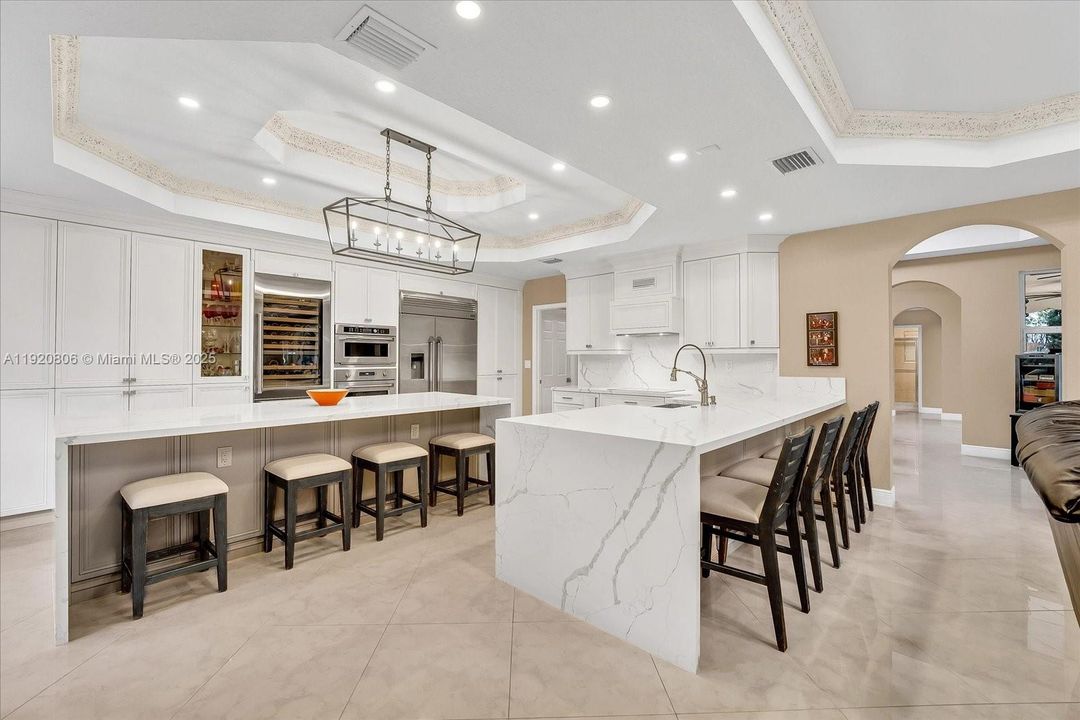 Activo con contrato: $1,300,000 (6 camas, 5 baños, 3119 Pies cuadrados)