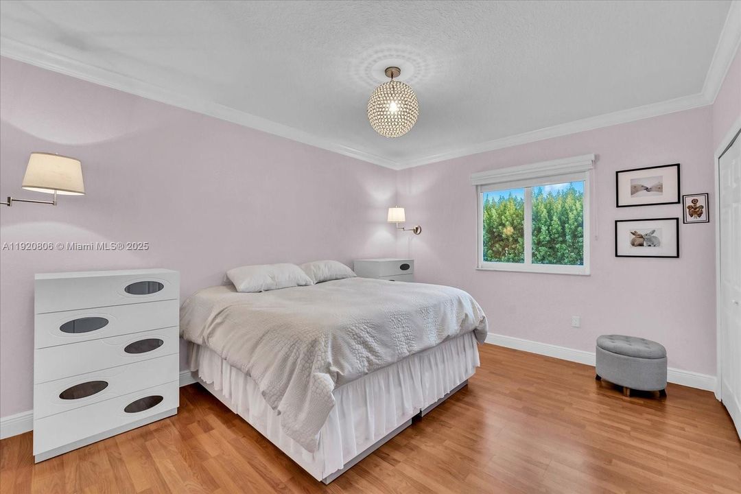 Activo con contrato: $1,300,000 (6 camas, 5 baños, 3119 Pies cuadrados)