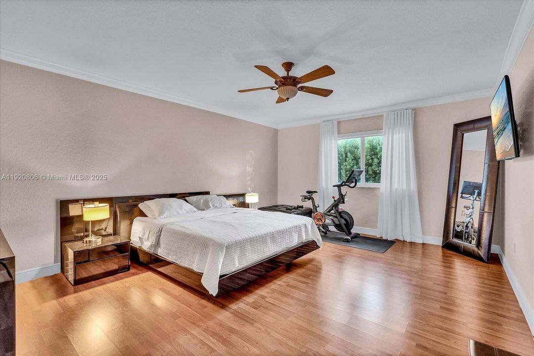 Activo con contrato: $1,300,000 (6 camas, 5 baños, 3119 Pies cuadrados)