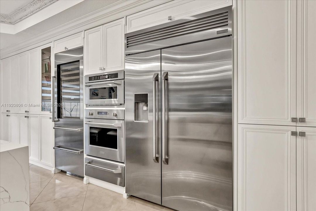 Activo con contrato: $1,300,000 (6 camas, 5 baños, 3119 Pies cuadrados)