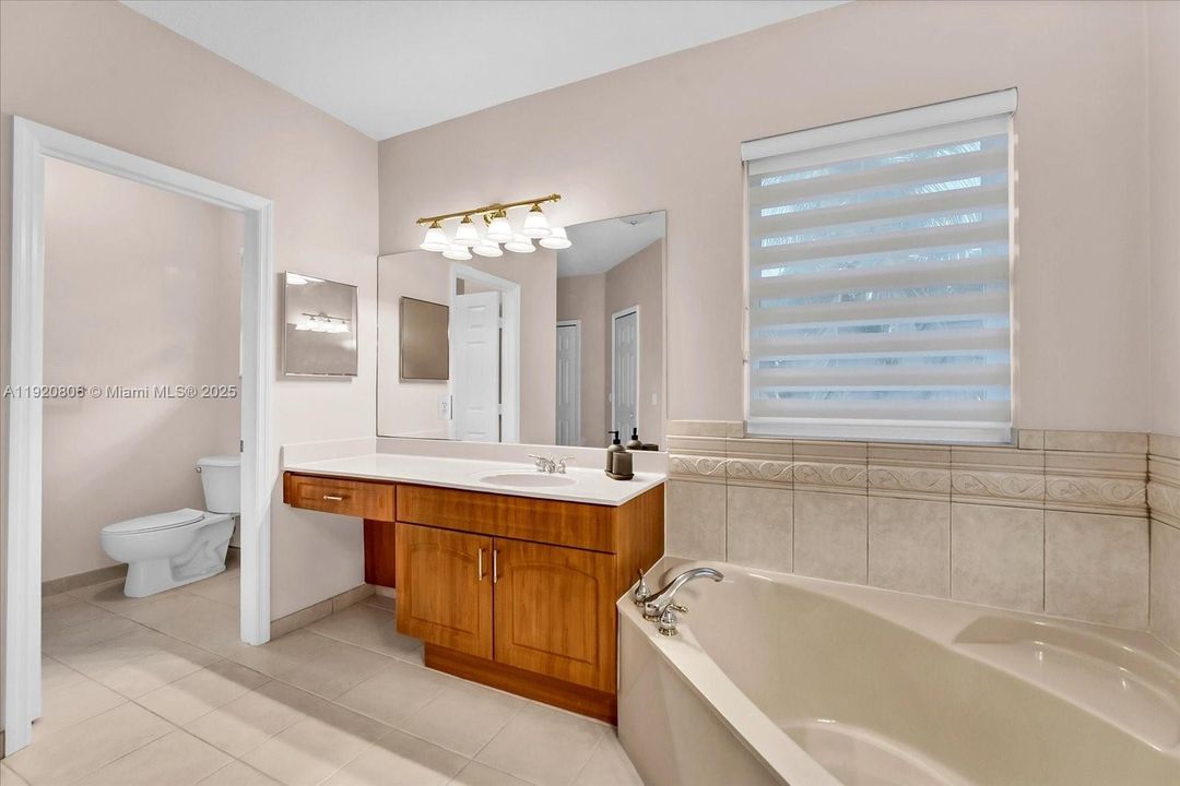 Activo con contrato: $1,300,000 (6 camas, 5 baños, 3119 Pies cuadrados)