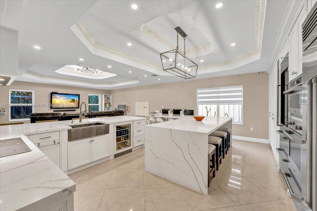 Activo con contrato: $1,300,000 (6 camas, 5 baños, 3119 Pies cuadrados)