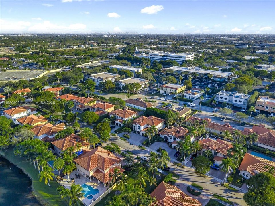 Activo con contrato: $1,300,000 (6 camas, 5 baños, 3119 Pies cuadrados)