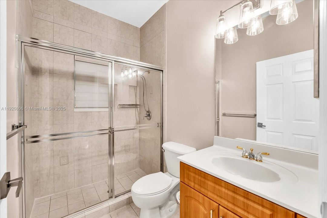 Activo con contrato: $1,300,000 (6 camas, 5 baños, 3119 Pies cuadrados)