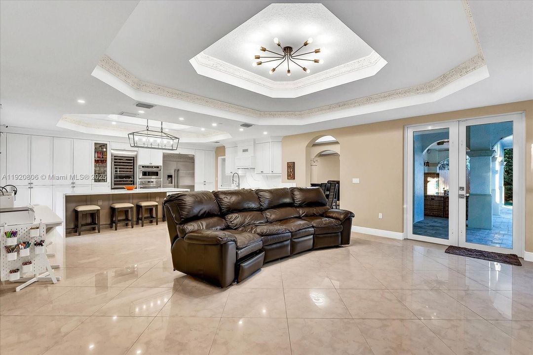 Activo con contrato: $1,300,000 (6 camas, 5 baños, 3119 Pies cuadrados)