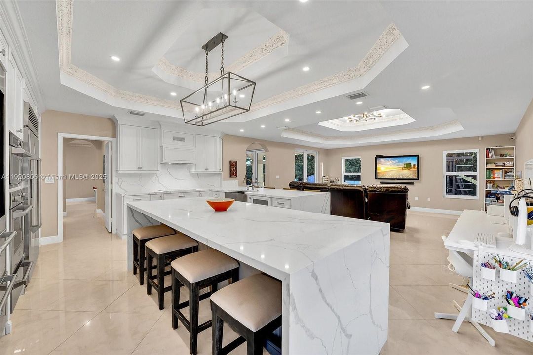 Activo con contrato: $1,300,000 (6 camas, 5 baños, 3119 Pies cuadrados)