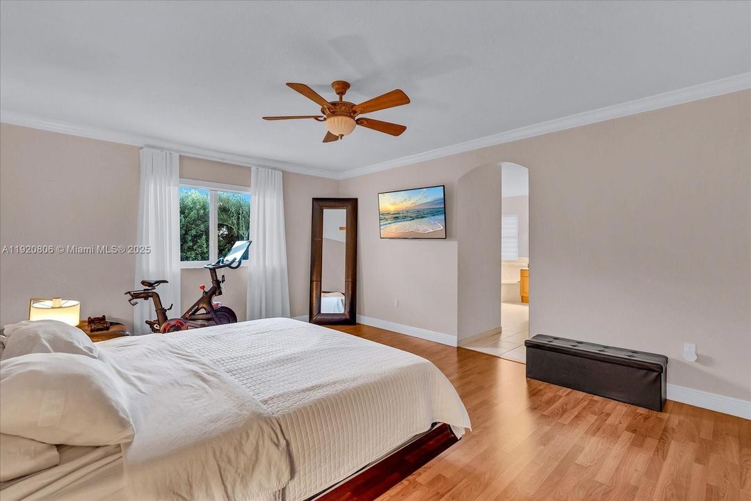 Activo con contrato: $1,300,000 (6 camas, 5 baños, 3119 Pies cuadrados)