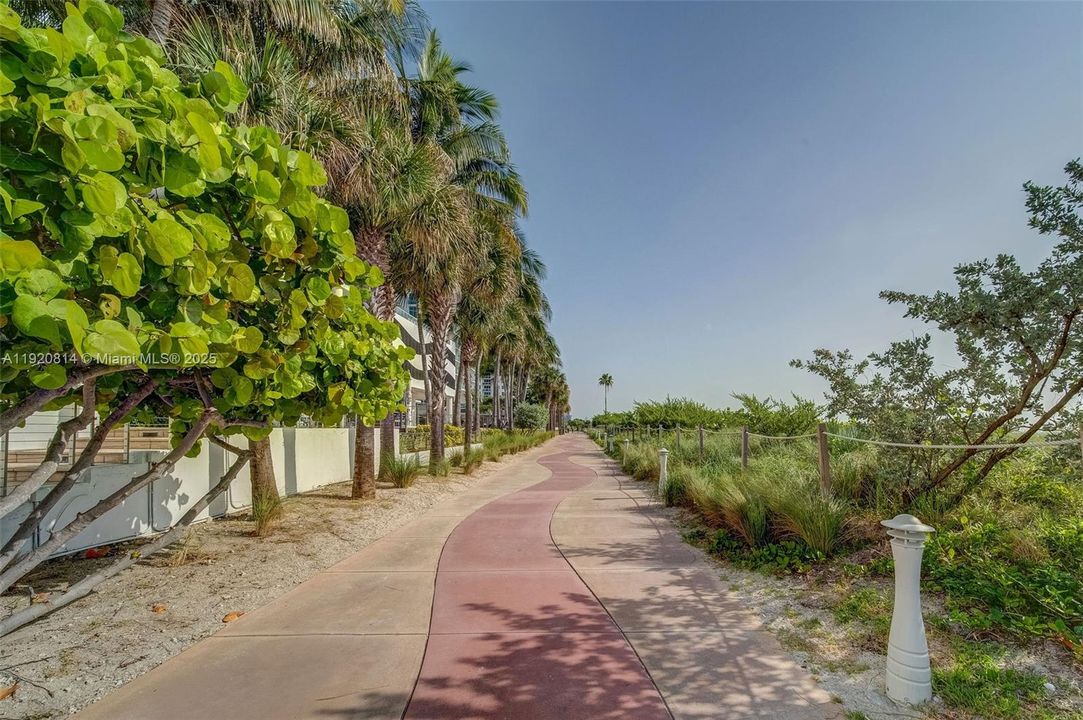 he building is located directly on the Miami Beach boardwalk with private access