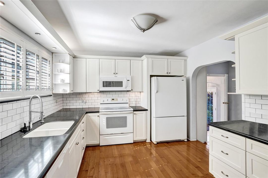 For Sale: $1,699,000 (4 beds, 4 baths, 2380 Square Feet)